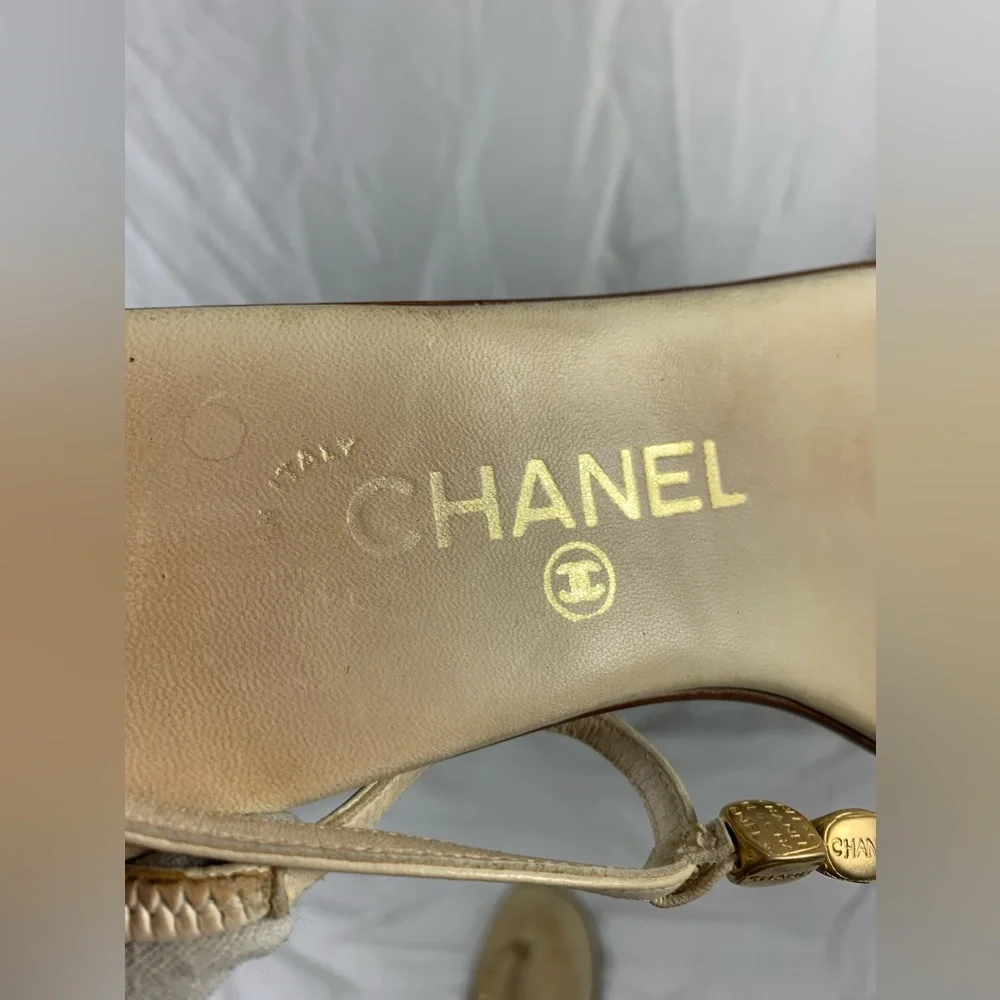 Vintage ladies CHANEL beige leather thongs sandals with logo 38 8 - Picture 9 of 13